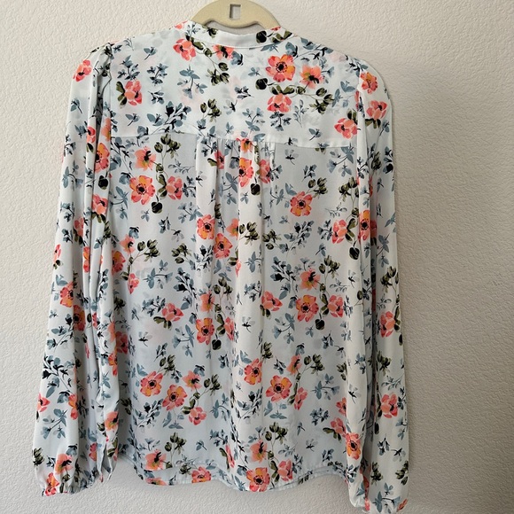 LOFT Blouse with Tie Detail and Cuffs 🌸 - Picture 5 of 5